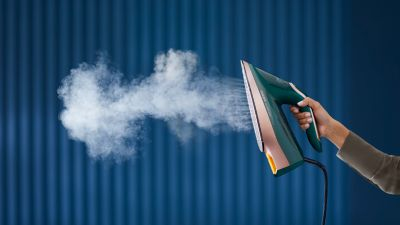 Colpo di vapore da 240 g per affrontare anche le pieghe più ostinate