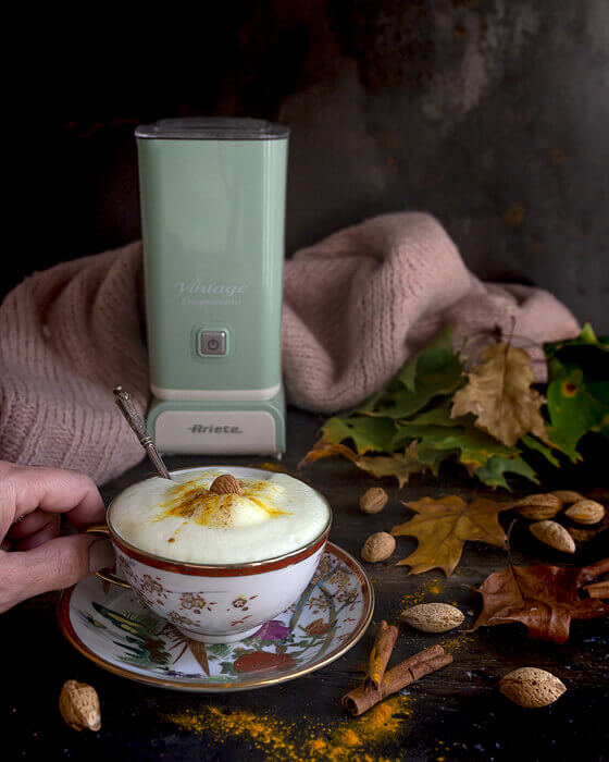 Milk Moon with cinnamon, turmeric and vanilla by @contemporaneofood
