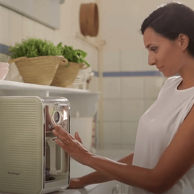 Program the coffee machine to make coffee up to 24 hours in advance