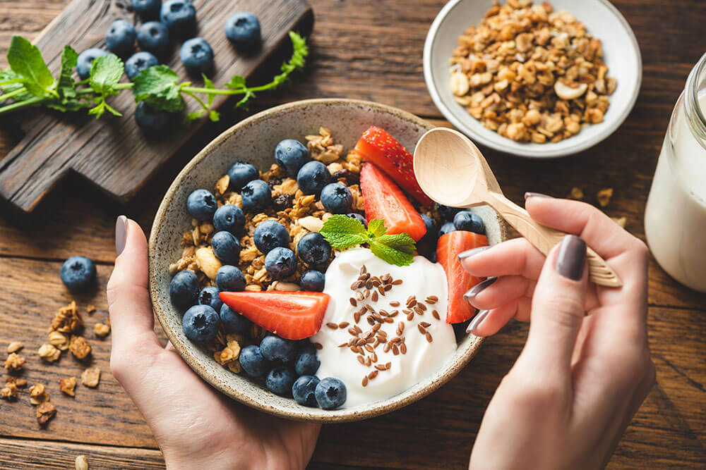 Intense and compact Greek yogurt