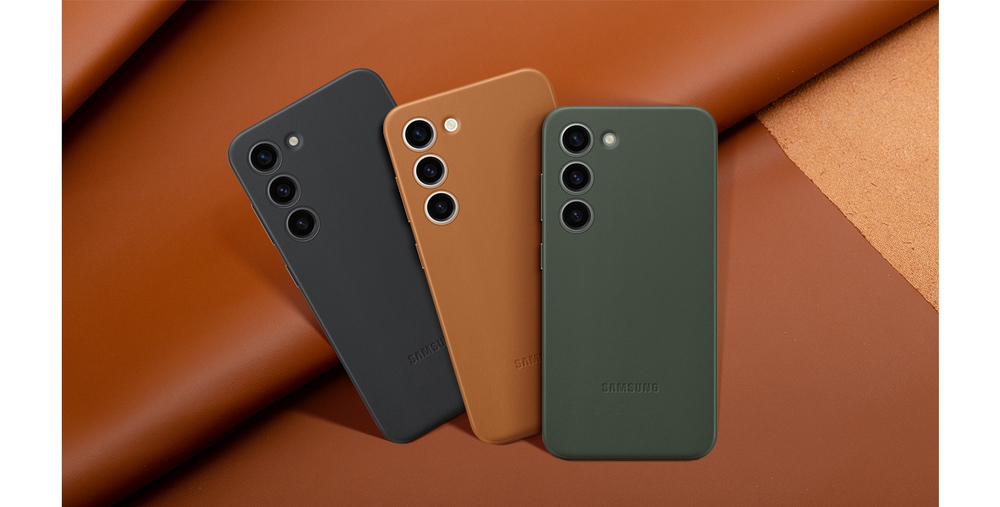 Complement your phone with a luxurious leather case