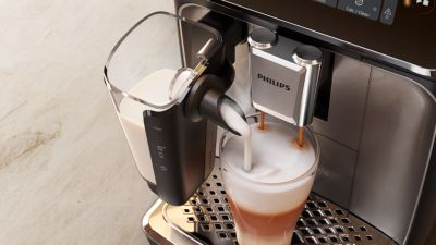 Jedwabiście gładka i gęsta pianka dzięki systemowi LatteGo umożliwiającemu spienianie różnych rodzajów mleka
