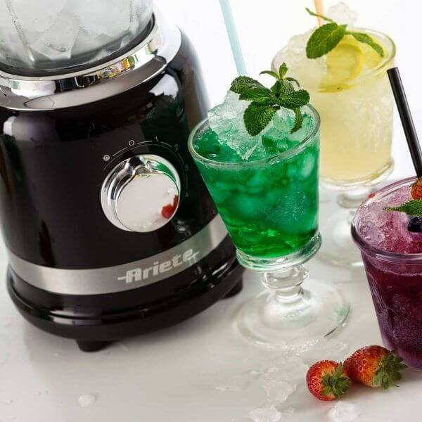 Ice crusher for cocktails and slushes