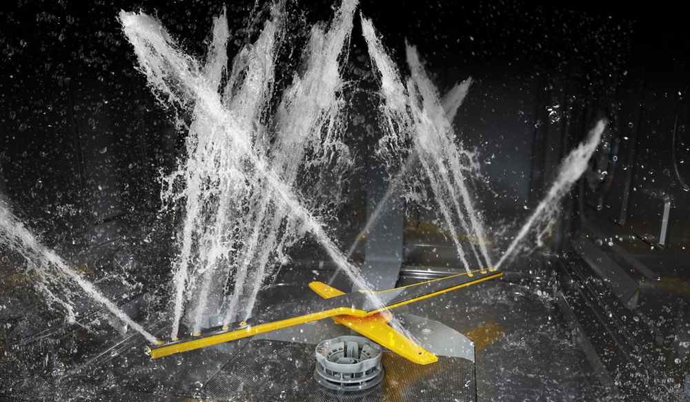 Intensive Reinigung von verschmutztem Geschirr und Töpfen mit WaterJet Clean™