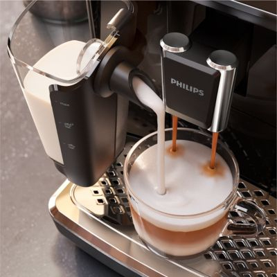 Gładkie cappuccino; parzone własnoręcznie w domowym zaciszu.