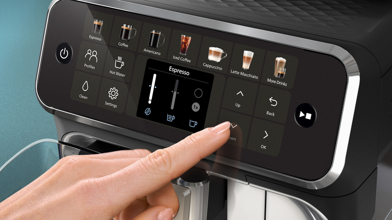 Wählen Sie Kaffeespezialitäten auf dem intuitiven Display aus, passen Sie sie an und speichern Sie sie