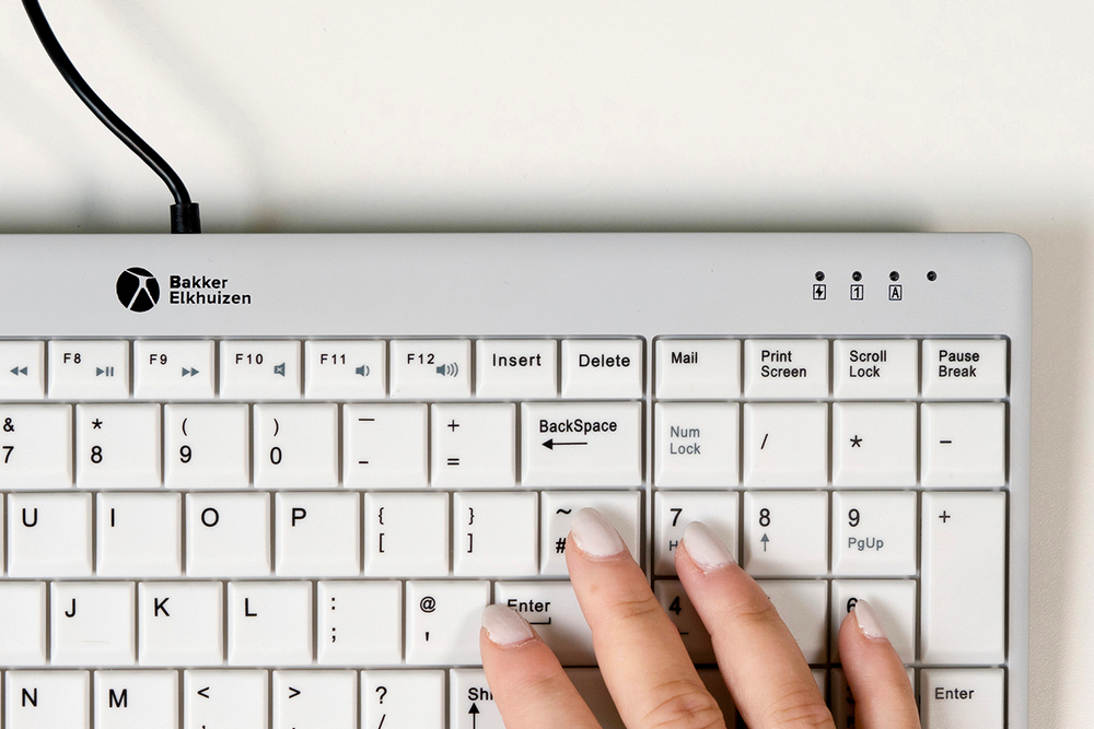 Integrated multimedia keys