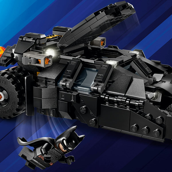 Batman™ sitzt im Tumbler