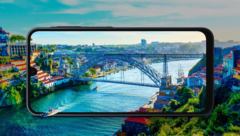 Crisp colours and details come alive on a 6.7" display