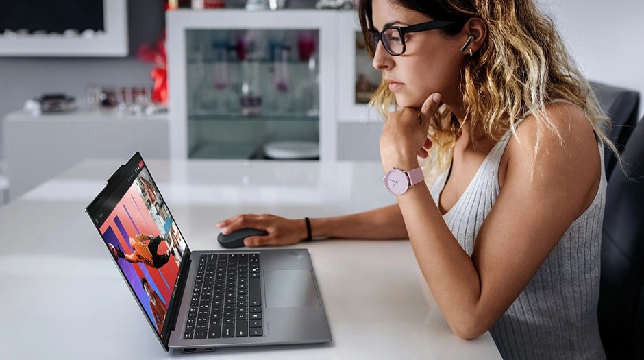 <p>LENOVO AI NOW</p><p>Personalized & Secure AI Experience</p>