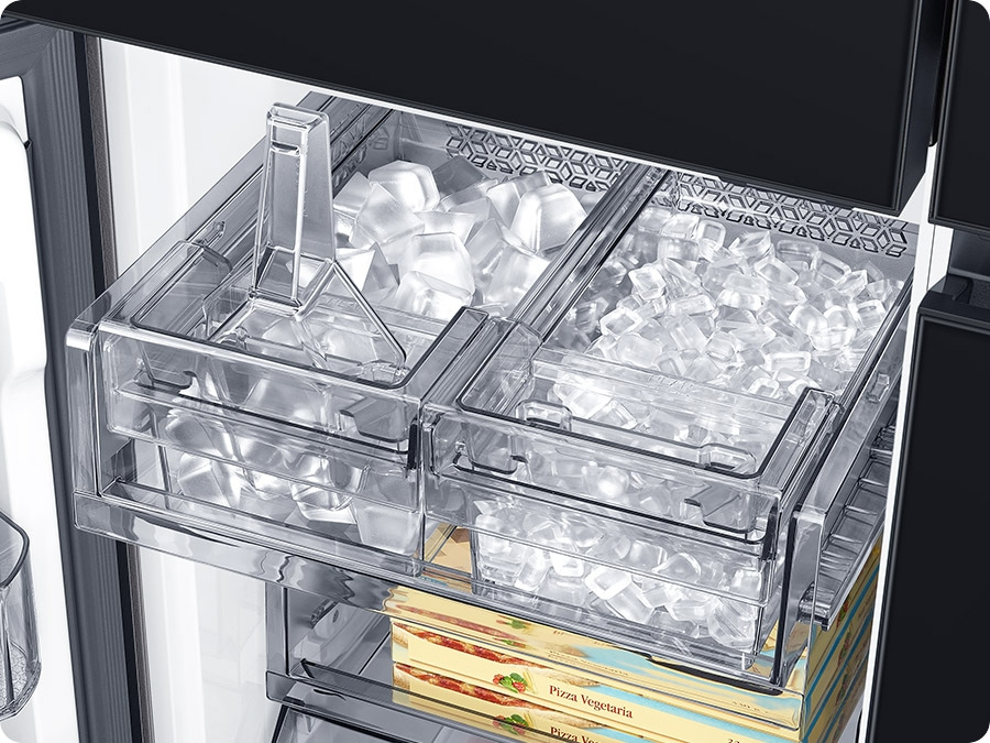 Zwei verschiedene Eiswürfeltypen für unterschiedliche Gelegenheiten