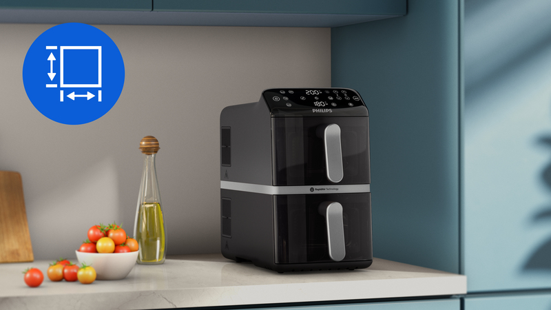 Zwei Airfryer auf der Fläche von einem