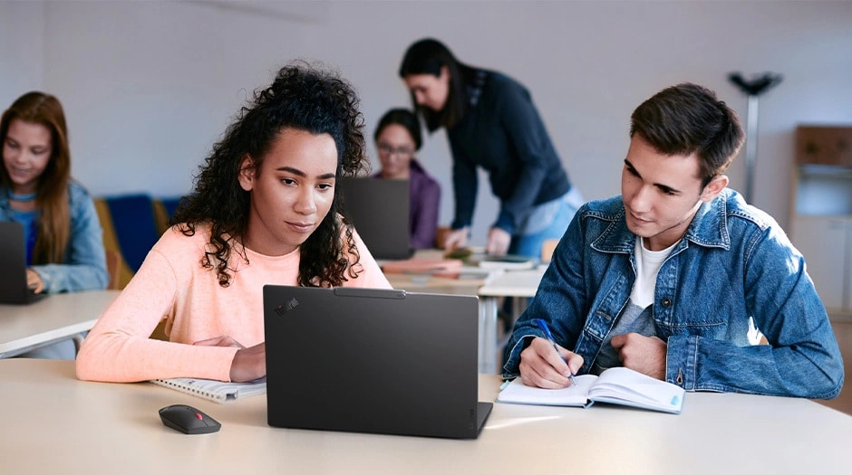 <p>
AFFIDABILE E PRONTO PER LO STUDIO
</p>
<p>
    Progettato per il successo degli studenti
</p>