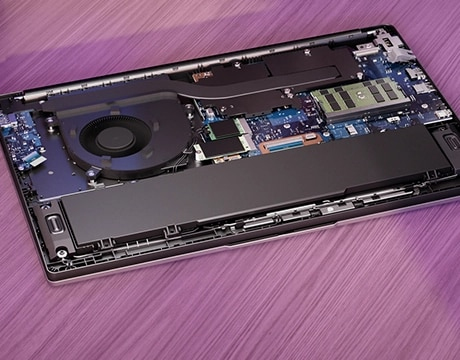<p>
    Doppi slot SSD e RAM
</p>