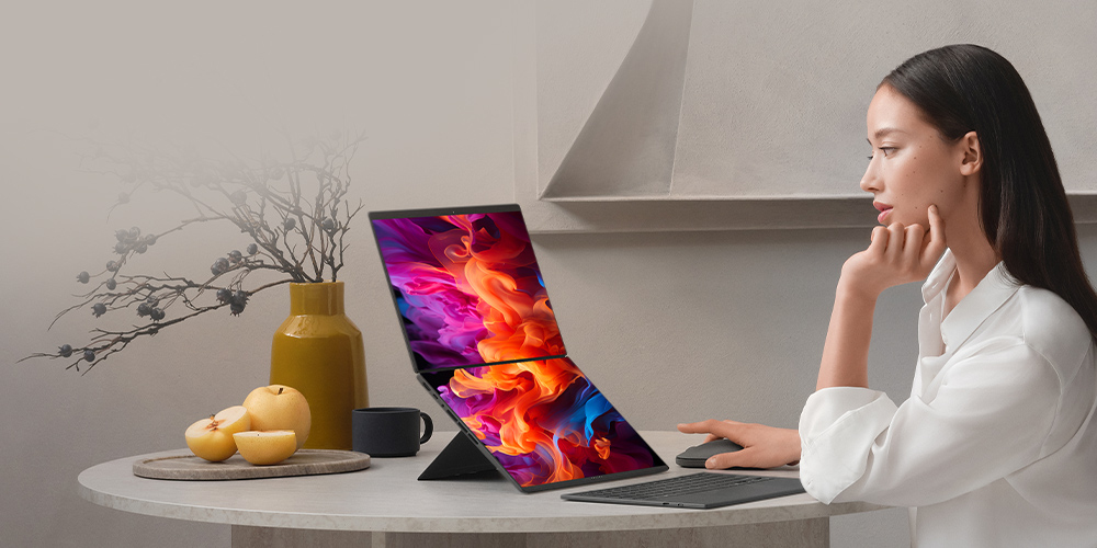 Immersive Dual-Displays