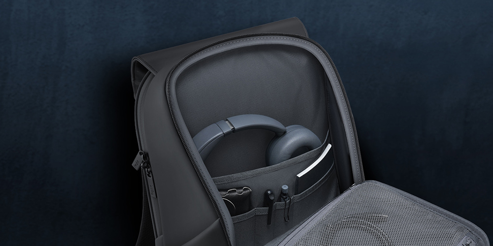 Multiple interior pockets