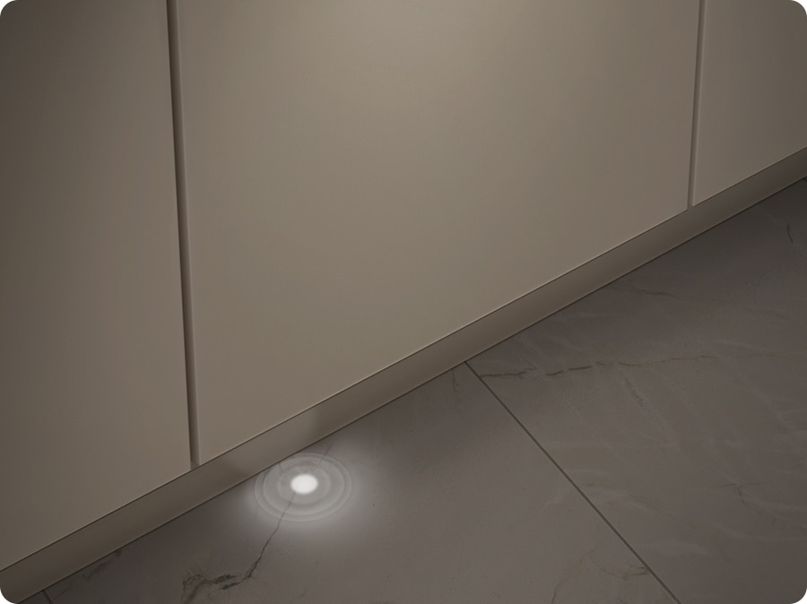 Von außen sichtbarer Lichtpunkt am Boden