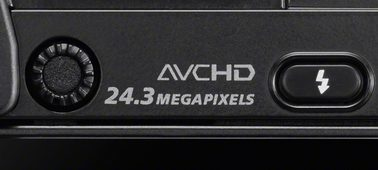 24,3 megapiksel APS-C görüntü sensörü