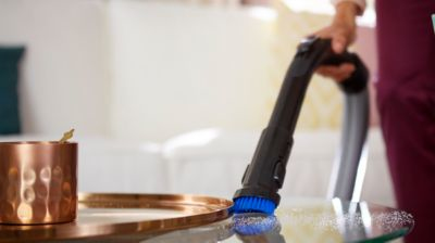 Zachte borstel geïntegreerd in handvat, altijd klaar voor gebruik
