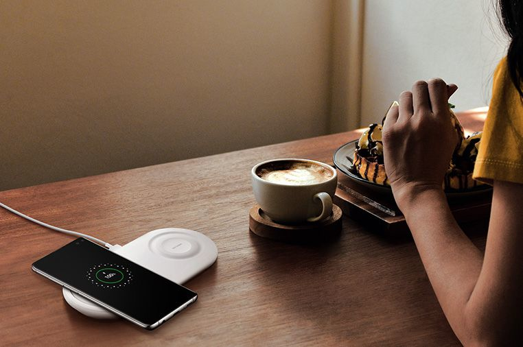 Kablosuz Hızlı Şarj 2.0telefonunuzu daha hızlı hayata döndürür.