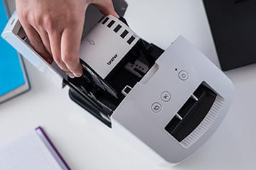 Change label rolls quickly and easily
