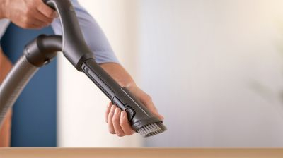 Maak kwetsbare items zoals meubilair en bekleding schoon