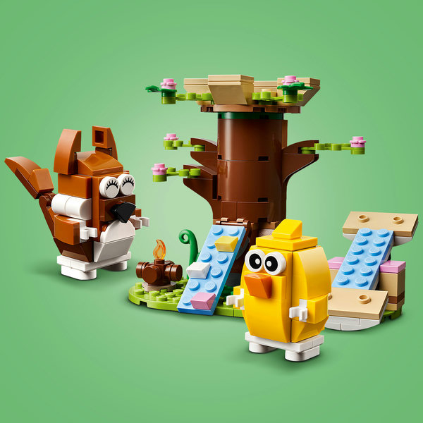 Baubare Tiere und ein Baum