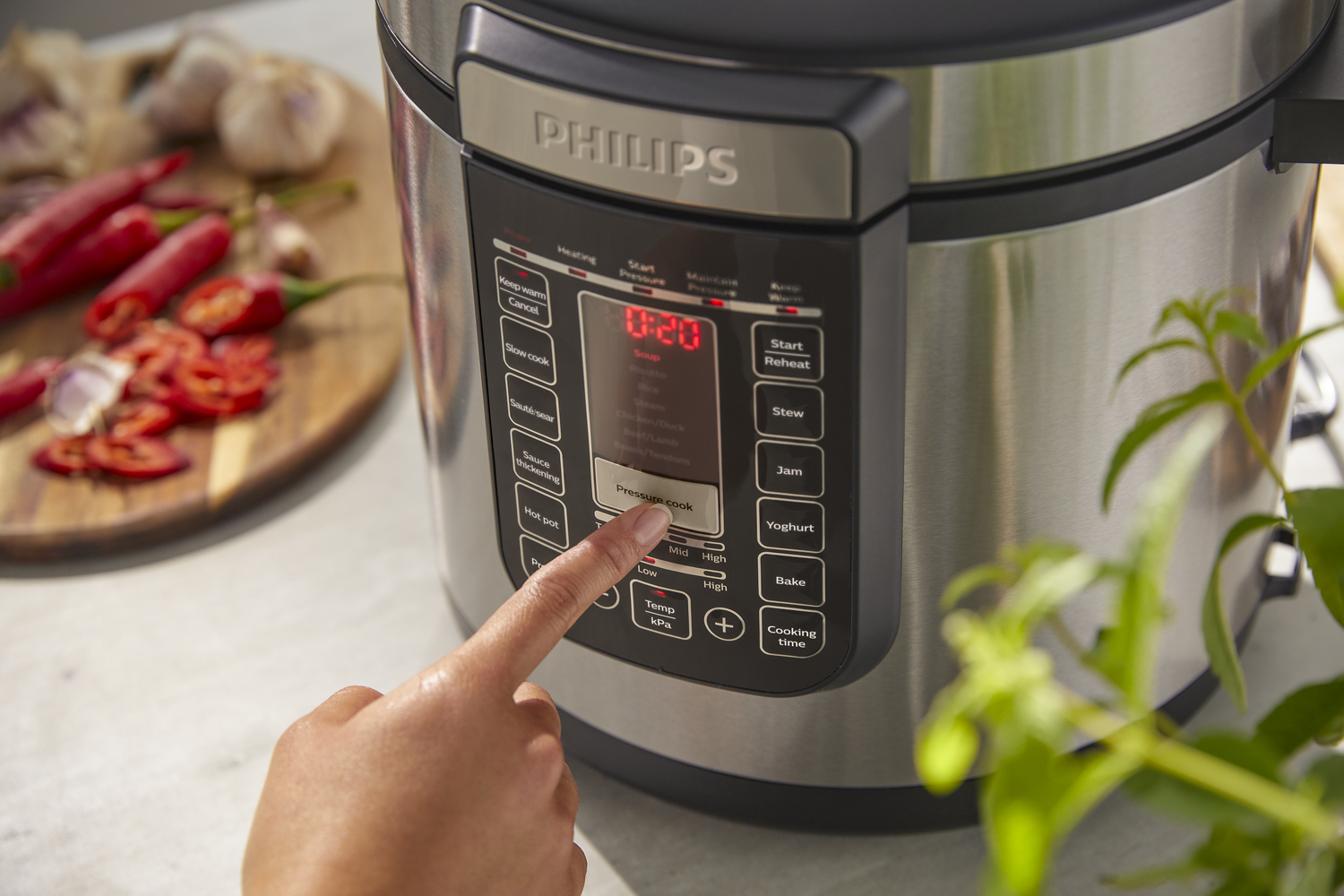 Philips HD2238/72 electric pressure cooker – image 8