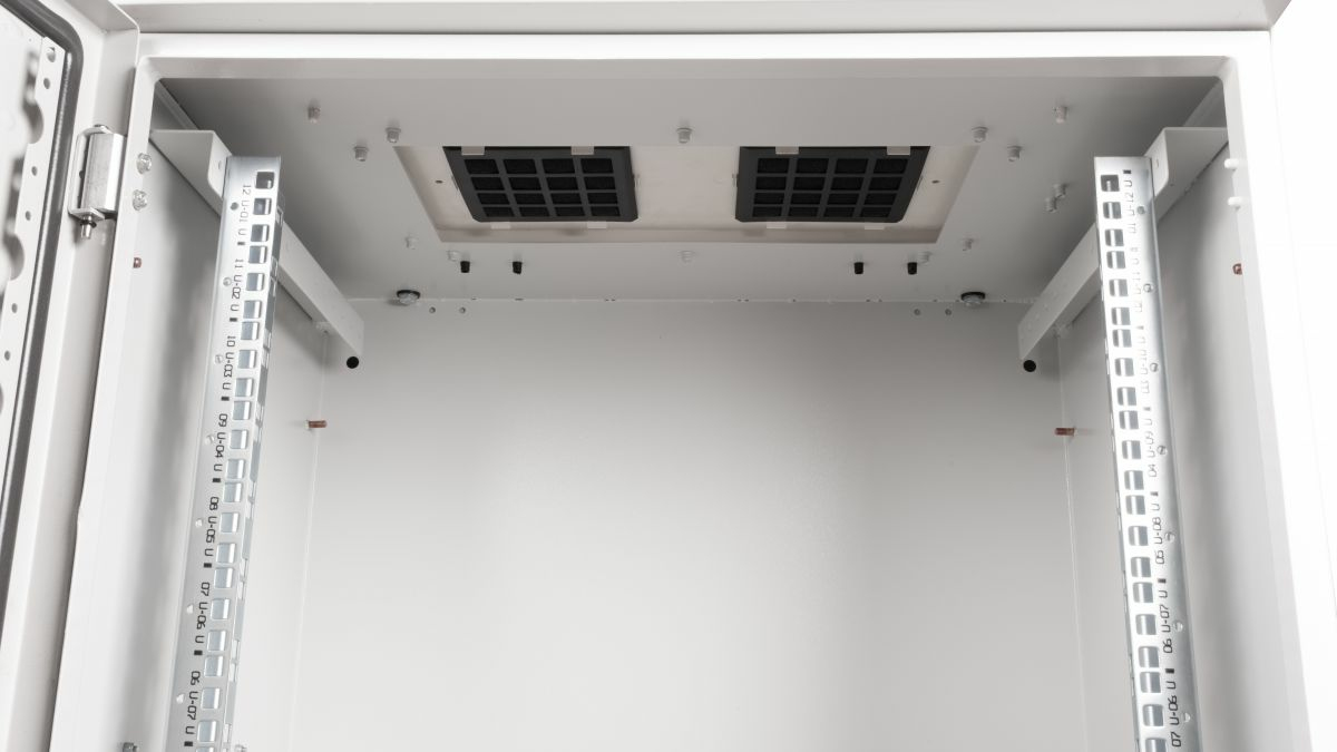 Equip Safe Outdoor 19' Cabinet, 12U – image 5
