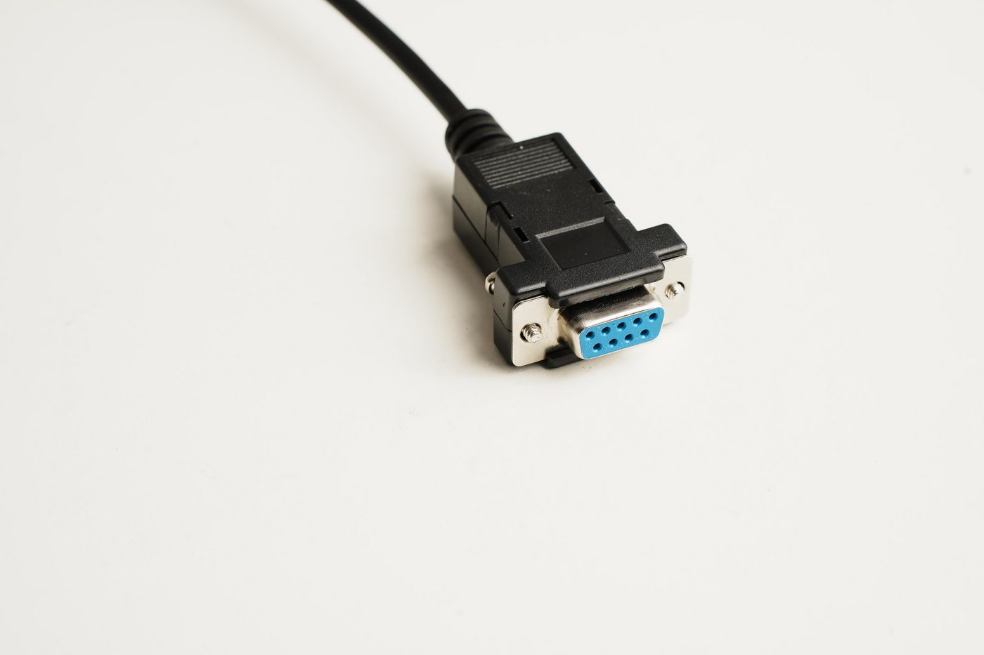 صورة كابل Microconnect IBM029B-1.8 التسلسلي، ذكر DB-9 إلى أنثى DB-25، بطول 1.8 متر، أسود