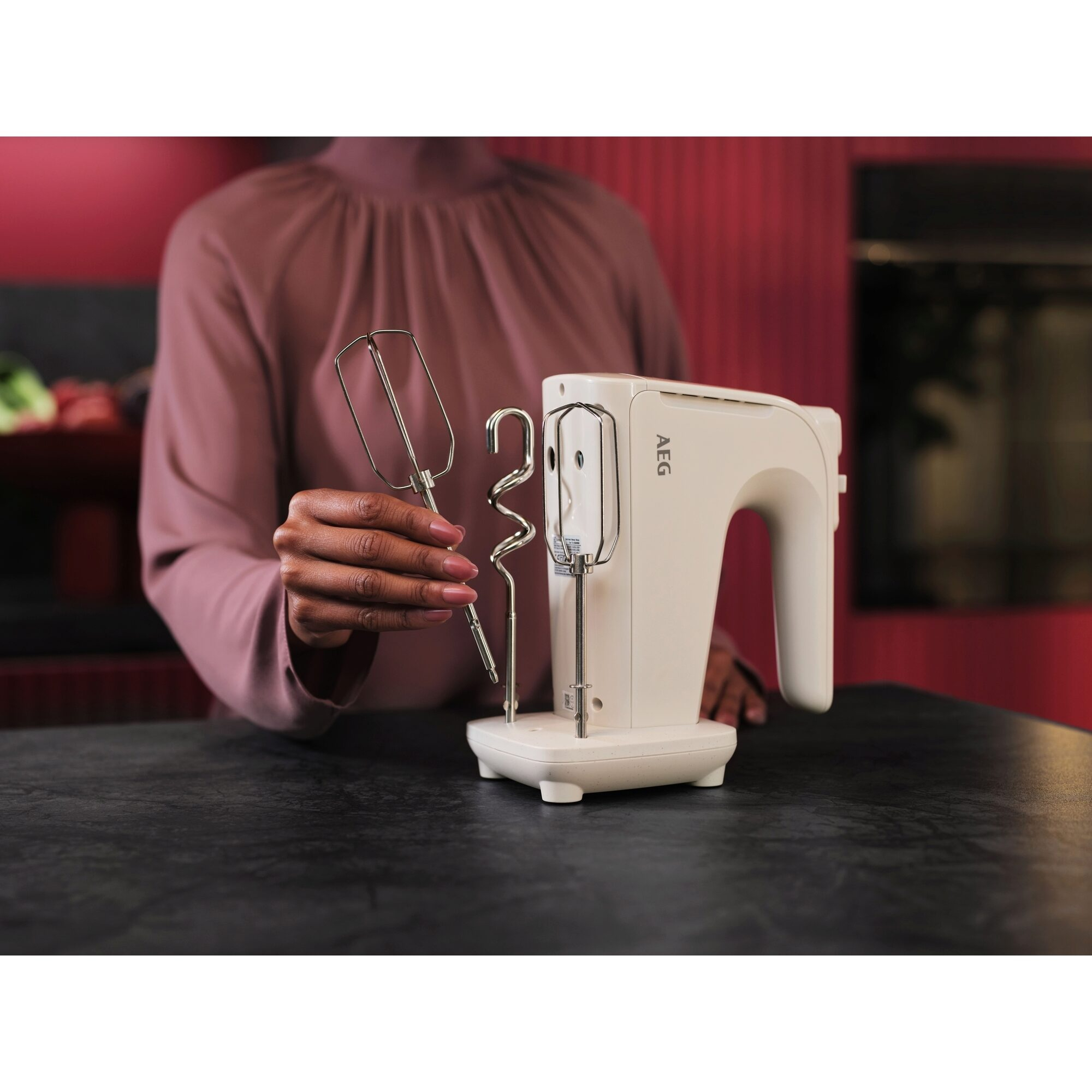 AEG AHM4W Hand mixer – image 5
