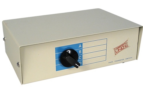 Lindy KVM 1:4 box