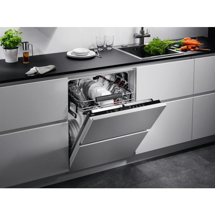AEG FSE63607P dishwasher Fully built-in 13 place settings – image 2