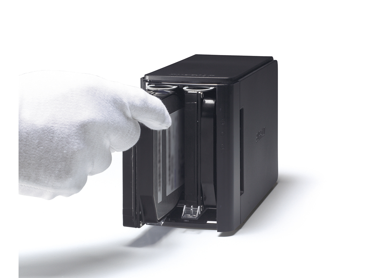 Buffalo DriveStation HD-WH8TU3/R1-C disk array – image 5