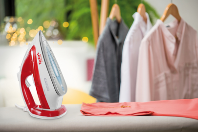 Tefal EasyGliss FV3962E0 Dry & Steam iron CeramicGlide soleplate – image 5