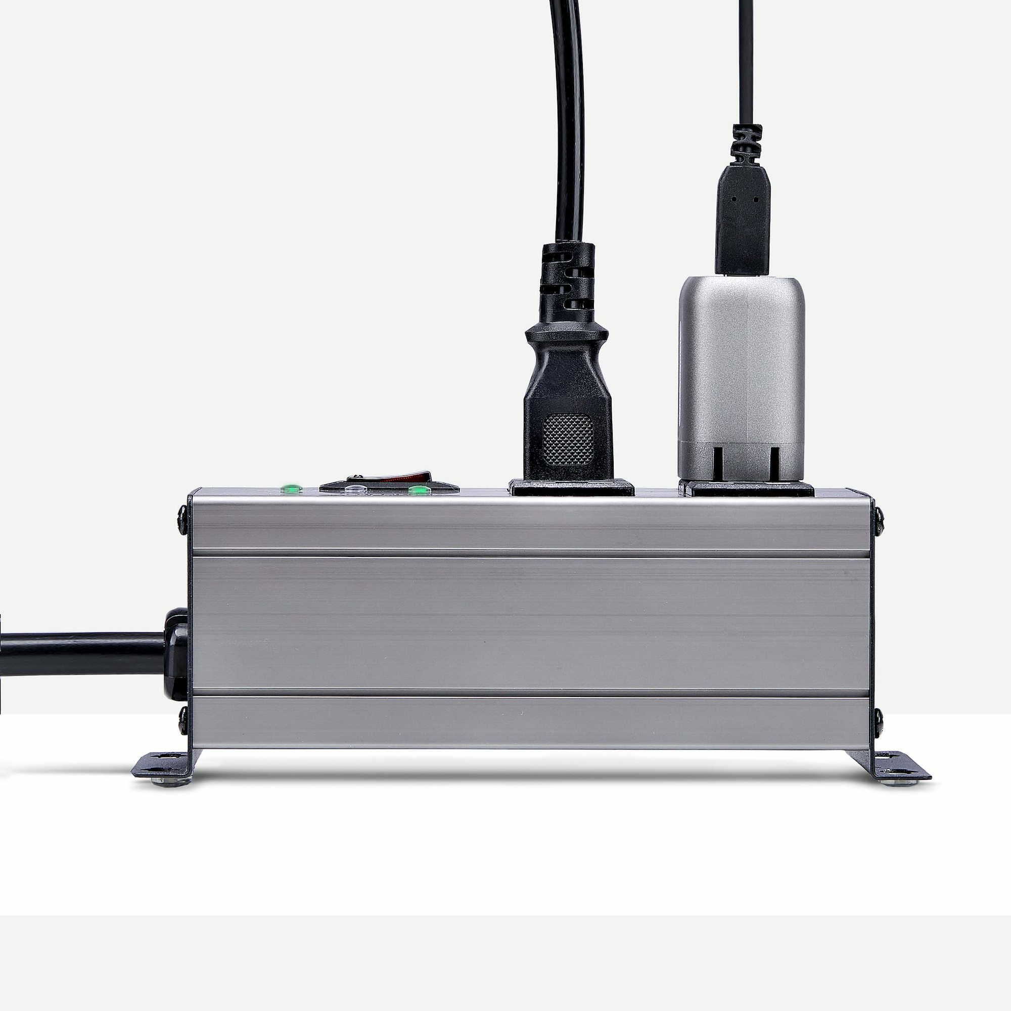 StarTech.com 4-Outlet Industrial Power Strip – image 8