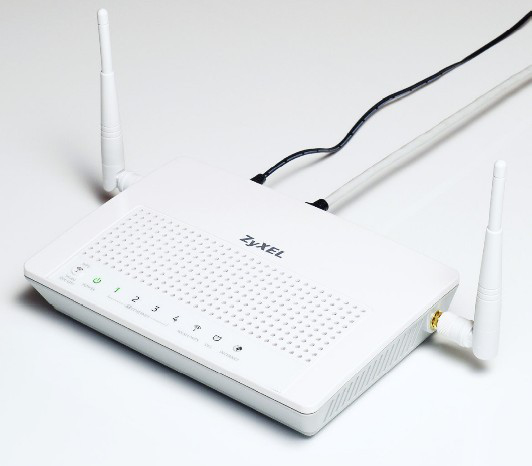 Zyxel P-660HN-I wireless router Fast Ethernet White – image 2