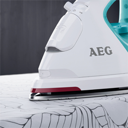 AEG DB5230 Dry & Steam iron Ceramic soleplate – image 3