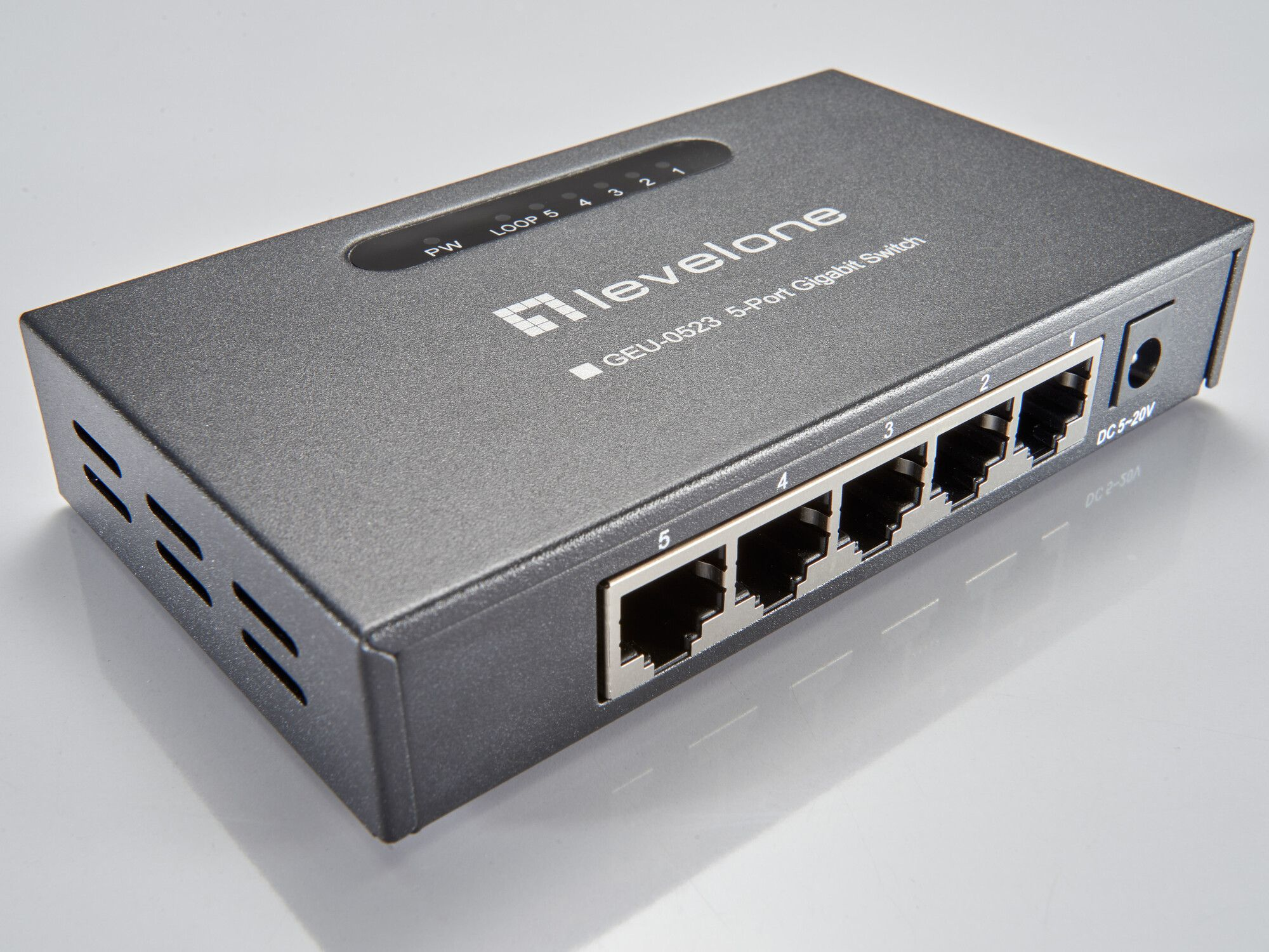 LevelOne GEU-0523 network switch Unmanaged Gigabit Ethernet (10/100/1000) Black – image 3
