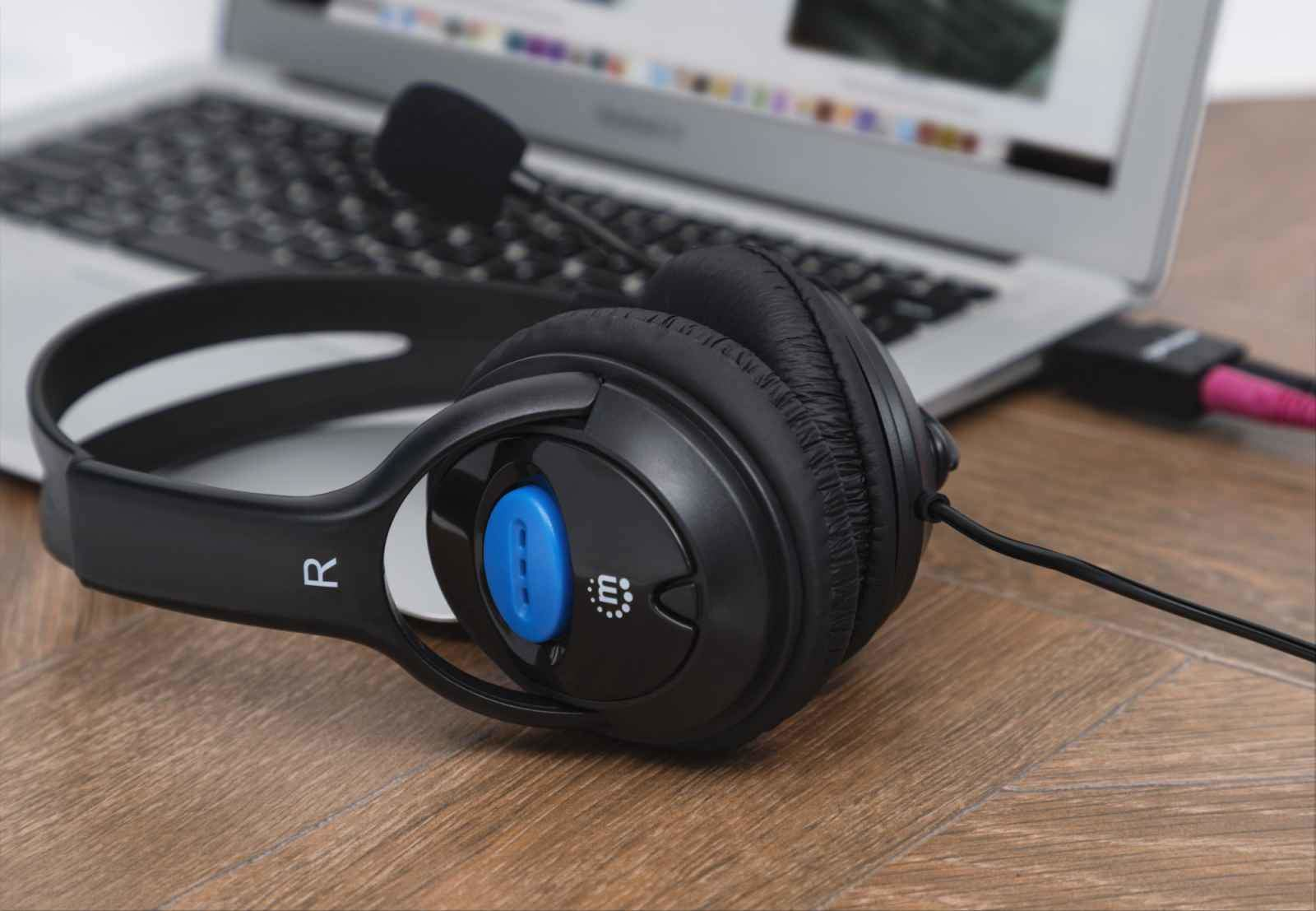 Manhattan Stereo Headset, Lightweight, adjustable microphone, in-line volume control, padded cloth ear cushions, two – image 6