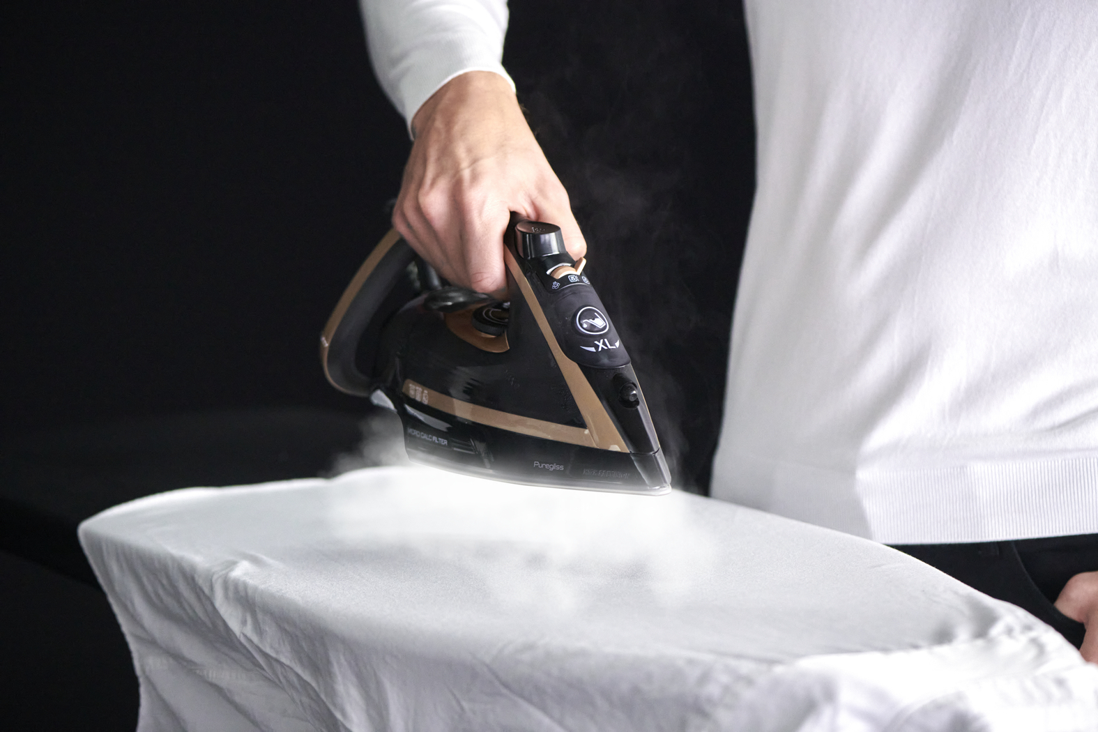 Tefal Puregliss FV8064 Dry & Steam iron Durilium AirGlide Autoclean soleplate – image 2