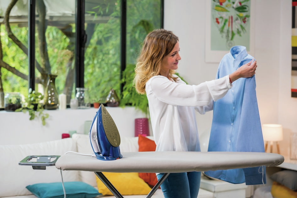 Tefal TurboPro Anti-Calc FV5688 Dry & Steam iron Durilium AirGlide Autoclean soleplate – image 2