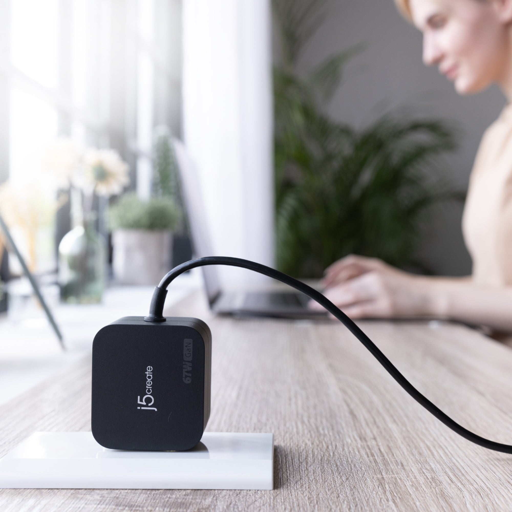 j5create JUP1565 Laptop, Tablet Black AC Fast charging Indoor – image 4