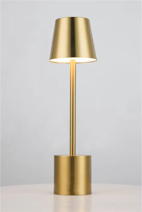 مصباح LED ذهبي من الألومنيوم Pyramidea LRP11G