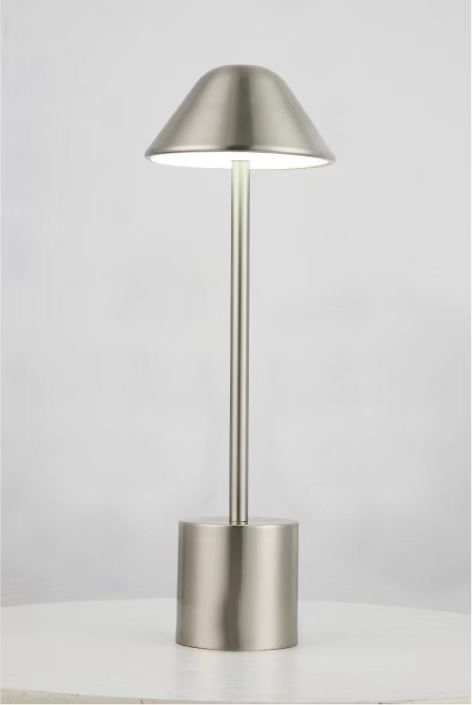 مصباح طاولة Pyramidea LRP12S من الألومنيوم، فضي