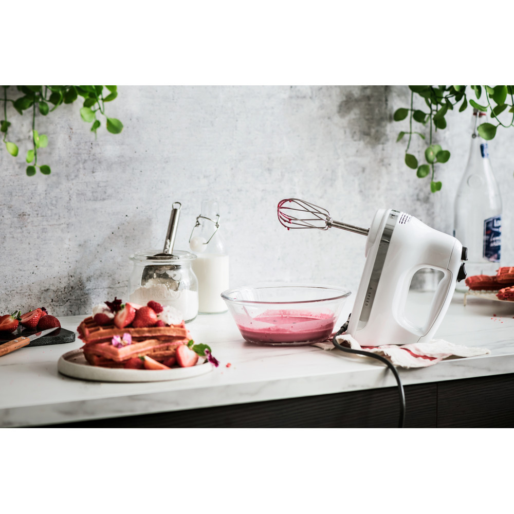 صورة خلاط يدوي KitchenAid 5KHM5110BWH - 85 واط، أبيض