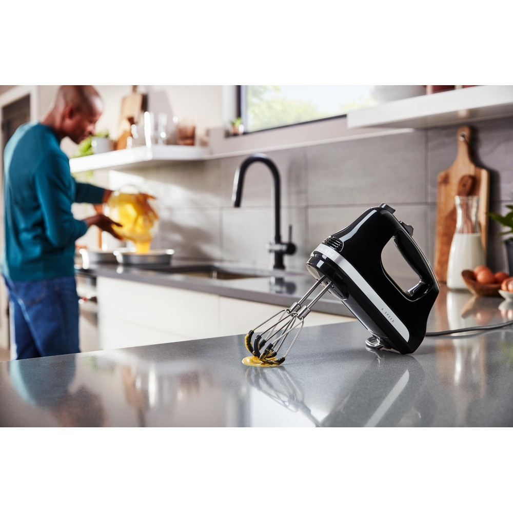 صورة خلاط يدوي KitchenAid 5KHM6118BOB، أسود، 85 واط، 220-240 فولت