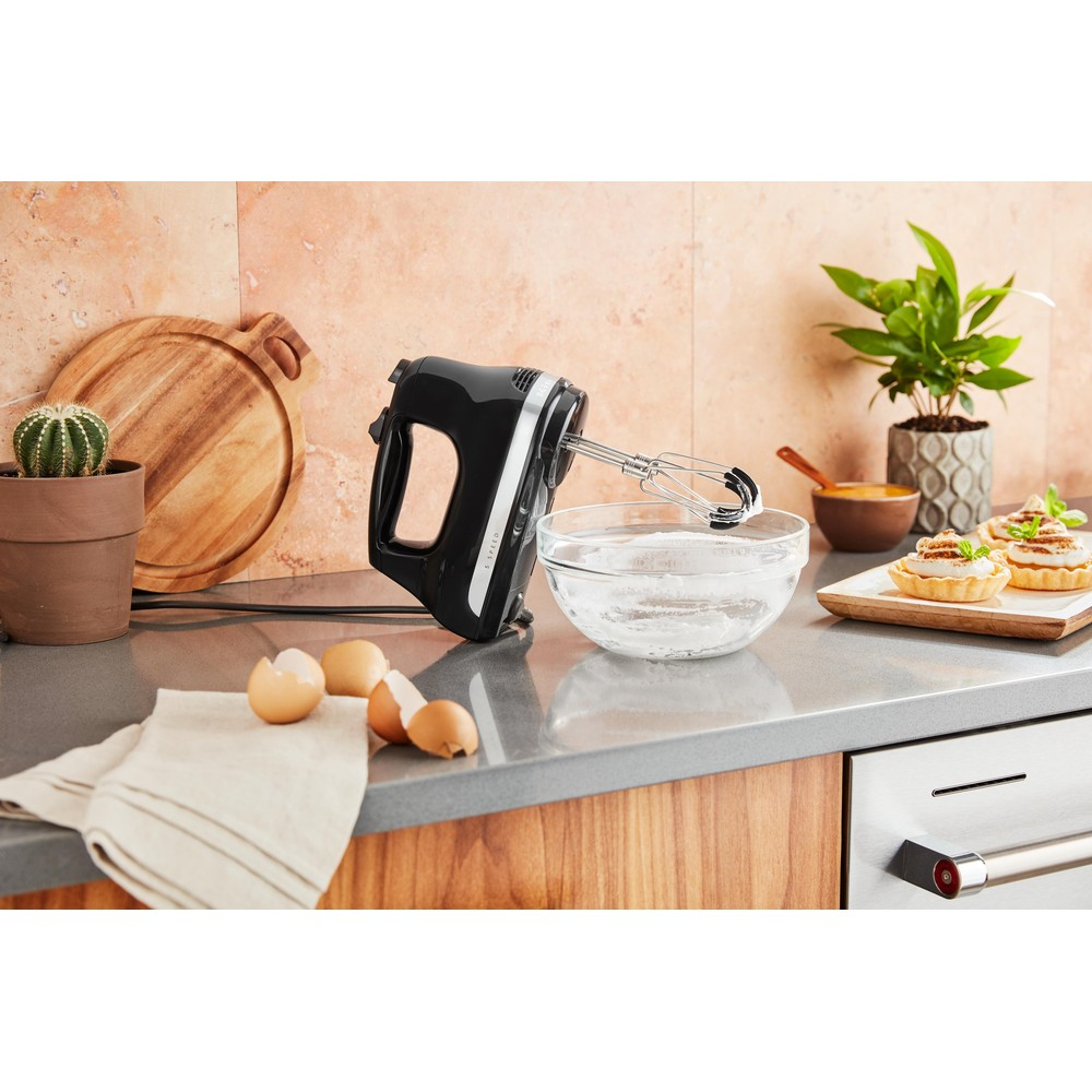 صورة خلاط يدوي KitchenAid 5KHM6118BOB، أسود، 85 واط، 220-240 فولت