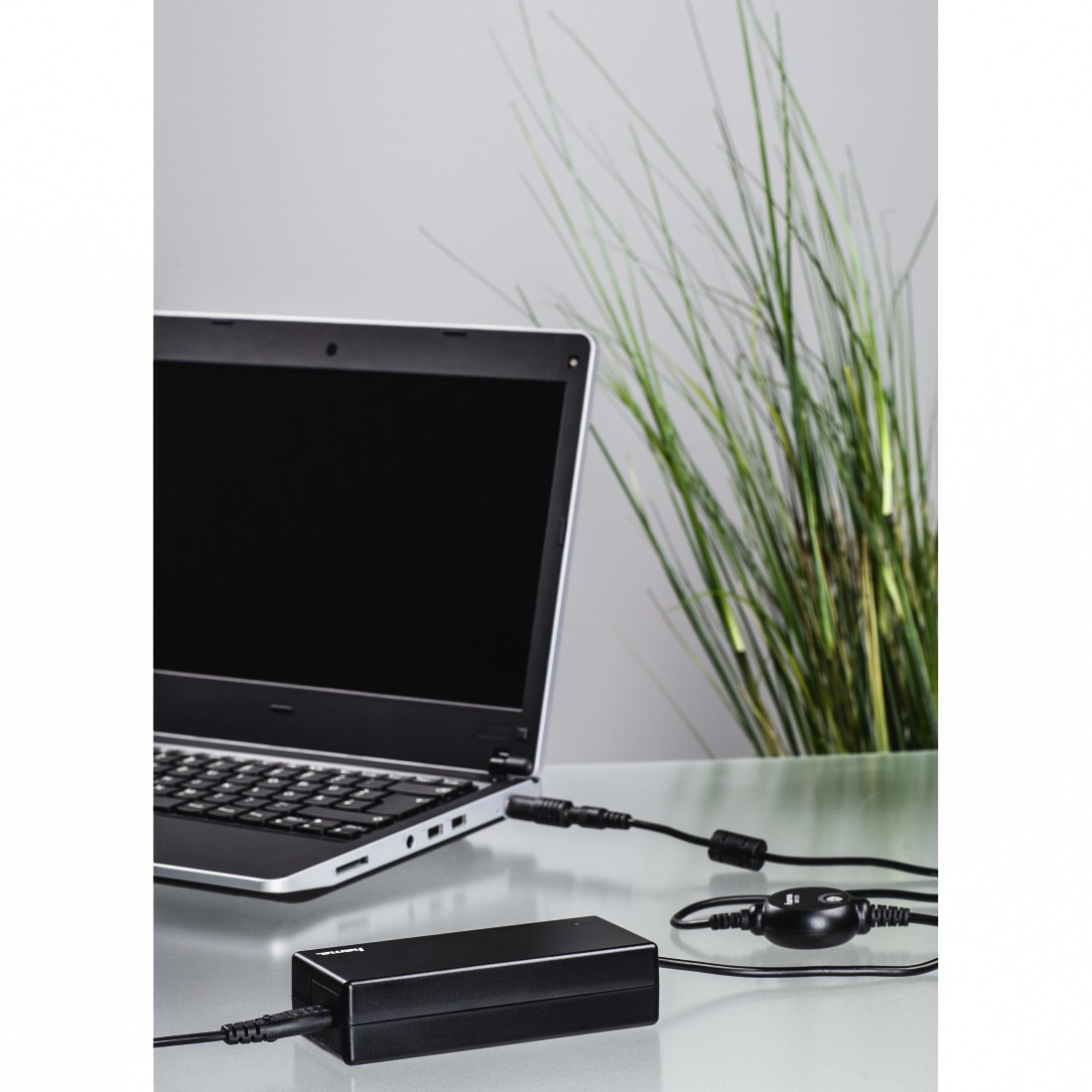Hama 73012120 power adapter/inverter Indoor – image 2