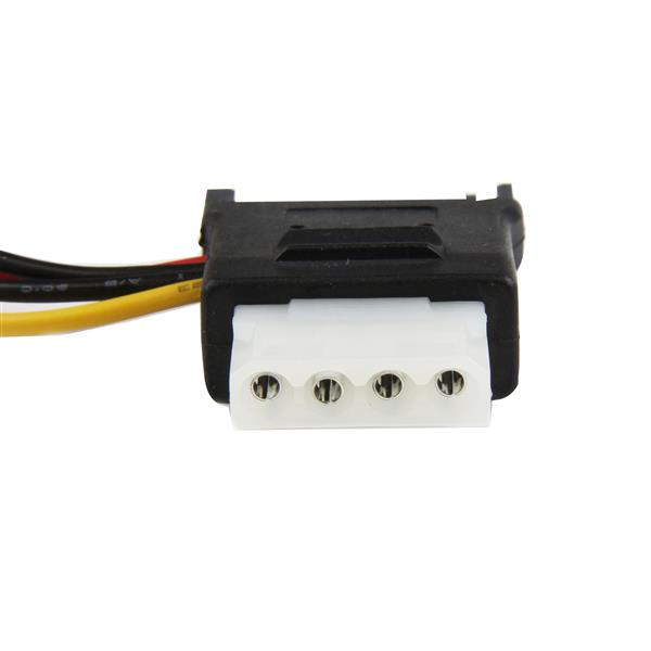 StarTech.com Adaptador de Cable de Alimentación LP4 a SATA con Alimentación Floppy en uso